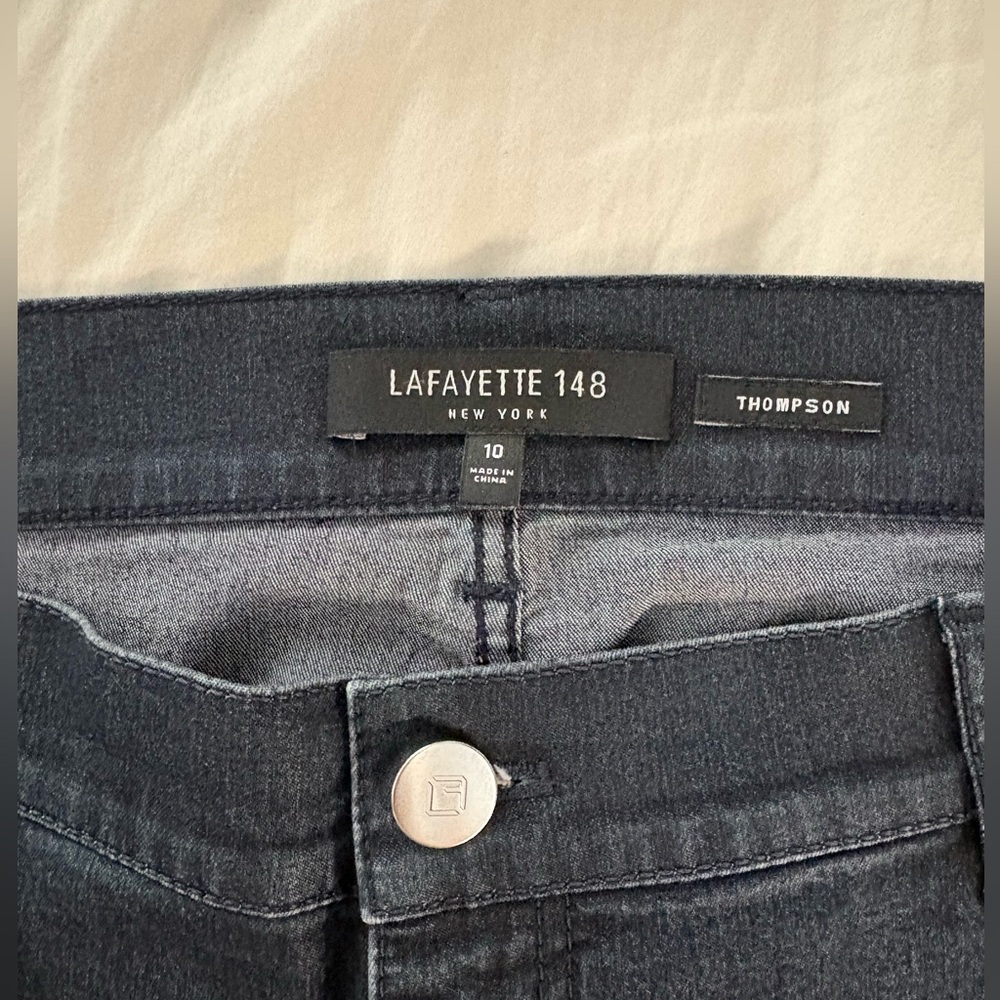 Lafayette 148 New York Thompson Lightweight Jeans. Size 10 - Picture 2 of 7
